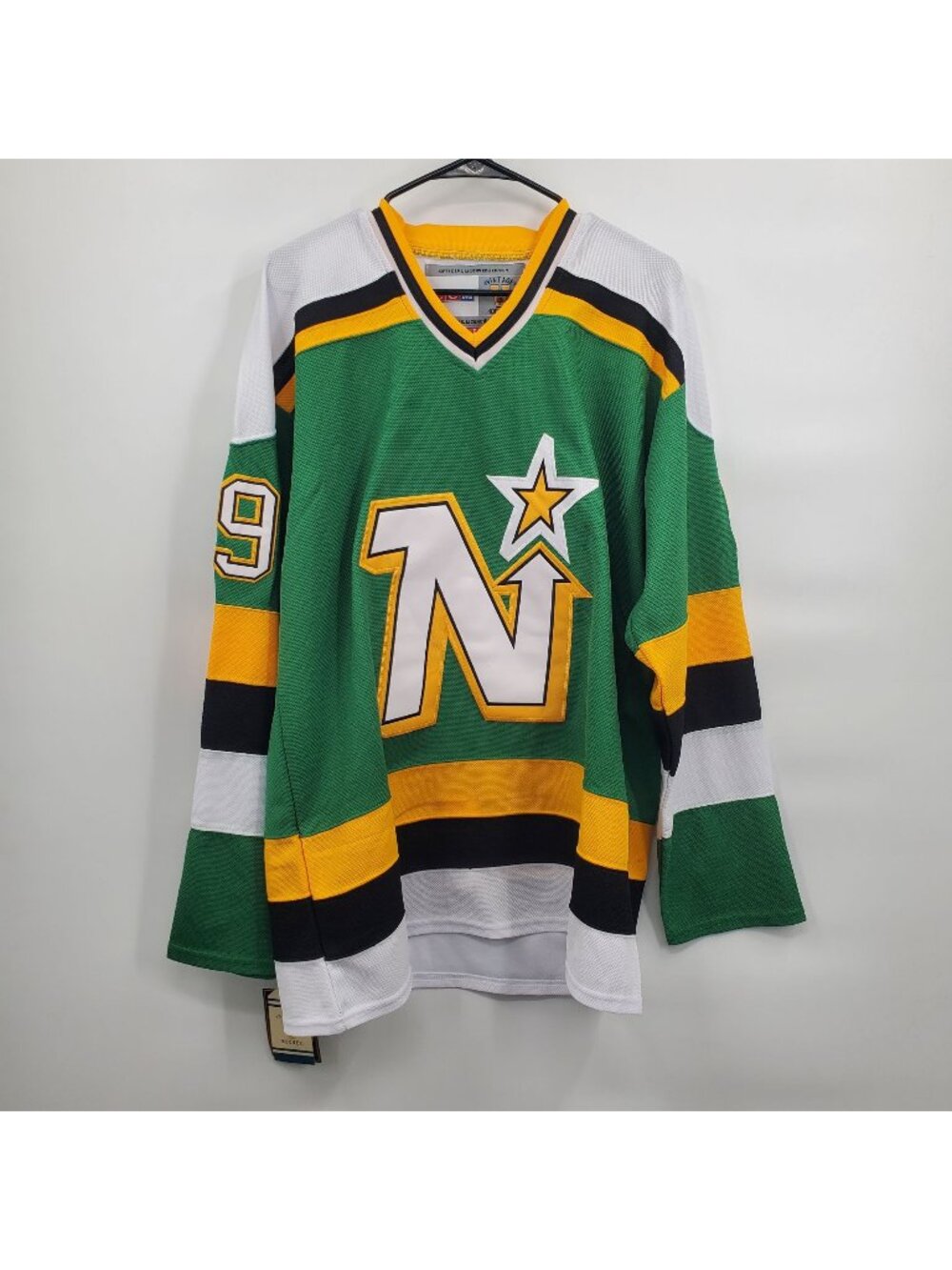CCM NHL Mike Modano Dallas Stars Throwback Jersey Men Size 48 NWT Hockey